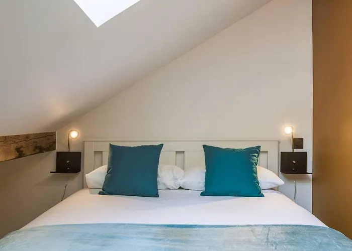 Epicea - Chic 2br In Center, Next To Train Station - By Cozee Διαμέρισμα *