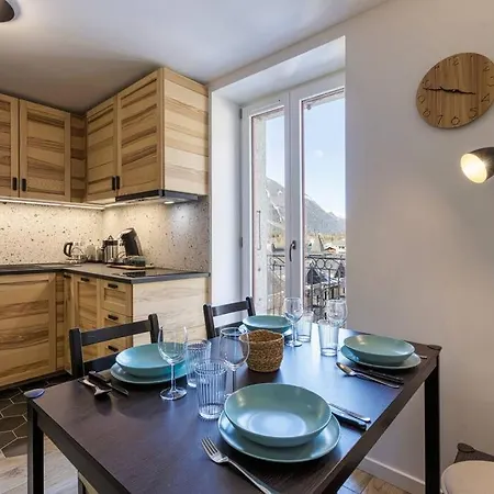 Epicia - Chic 2br In Center, Next To Train Station - By Cozee シャモニー