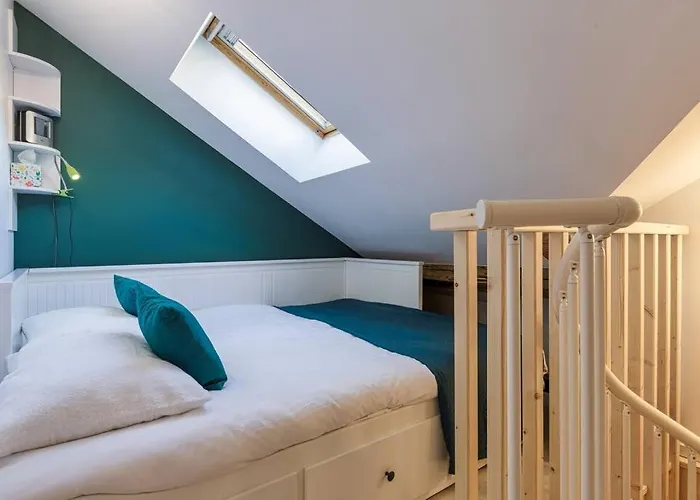 דירה Epicea - Chic 2br In Center, Next To Train Station - By Cozee שאמוני